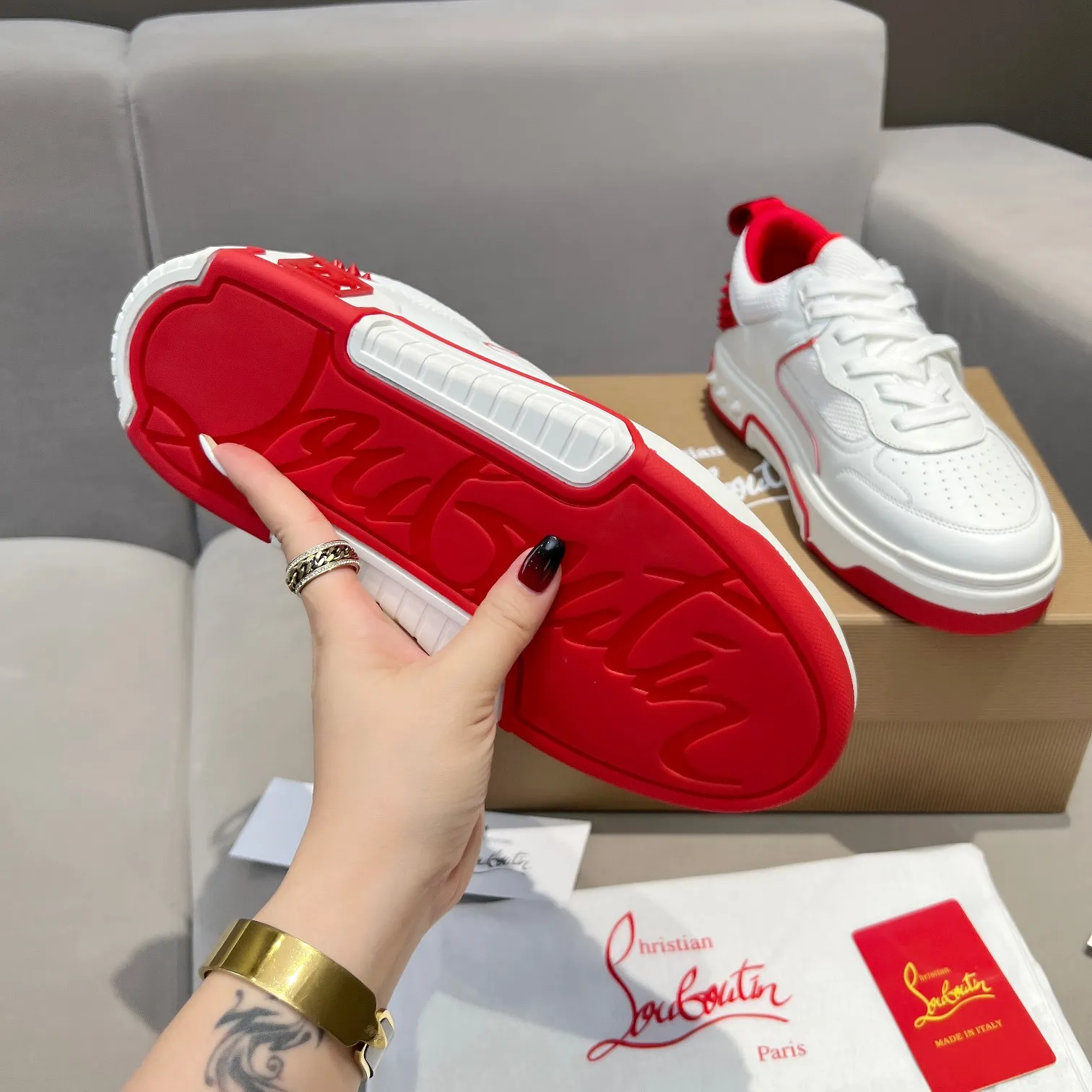 Men's shoes 💰700 🌹🌹🌹̋ Wang Junkai Yang Mi Xu Kai Zhang Jingyi Ding Chengxin Chen Muchi Wang Ziyi Same style Christian Louboutin 2024 [New product] ASTROLOUBI unisex thick-soled sports shoes red-soled shoes perfectly integrate fashion and sports, The fabrics are made of luxurious calfskin, soft suede, smooth satin and laminated leather, and the back is decorated with classic rivets. The interior is blended with a knitted tongue for added durability, breathability and quick-drying comfort. The outsole is made of a combination of EVA foam and imported rubber, and the colorful CL iconic letters on the side of the outsole show the brand's unique style. It is a ceiling-level comfortable skate shoe! ! ! Available in multiple colors, women’s sizes 35–40, men’s sizes 39–45